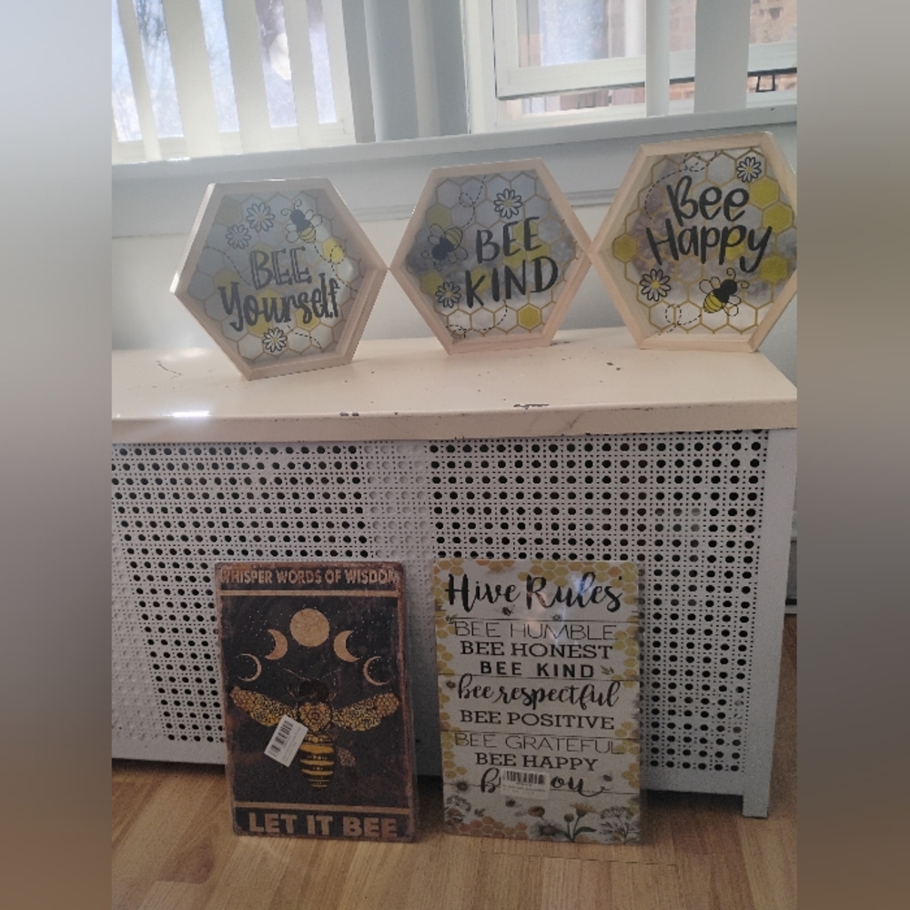 Amazon Bee-Themed Wall Decor Set - Yellow, Black, White
